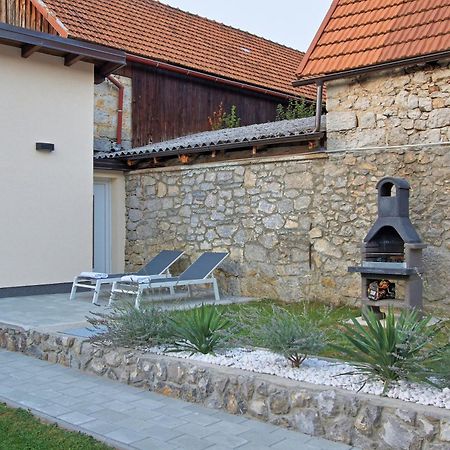 Guesthouse L&K Brinje Exterior foto